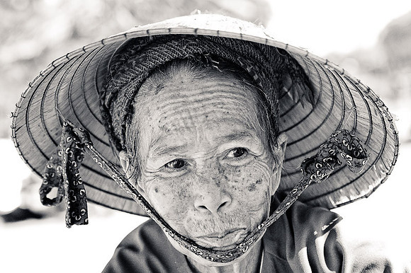 Eyes and hat in the same direction